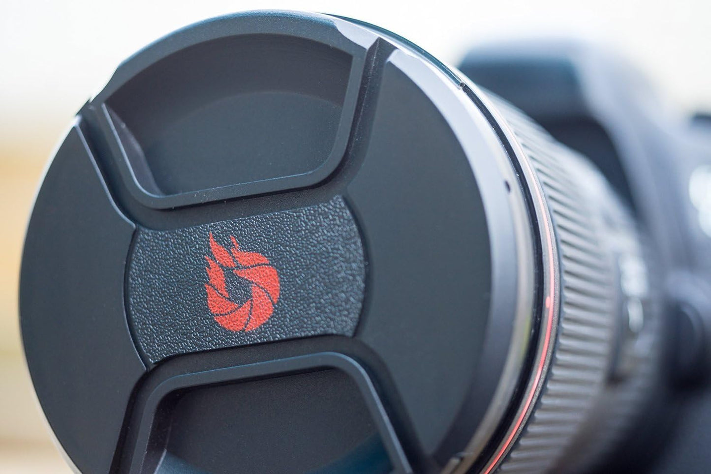 77mm Center-Pinch Lens Cap with Enhanced Spring Mechanism, Crafted from 100% Recycled Plastic