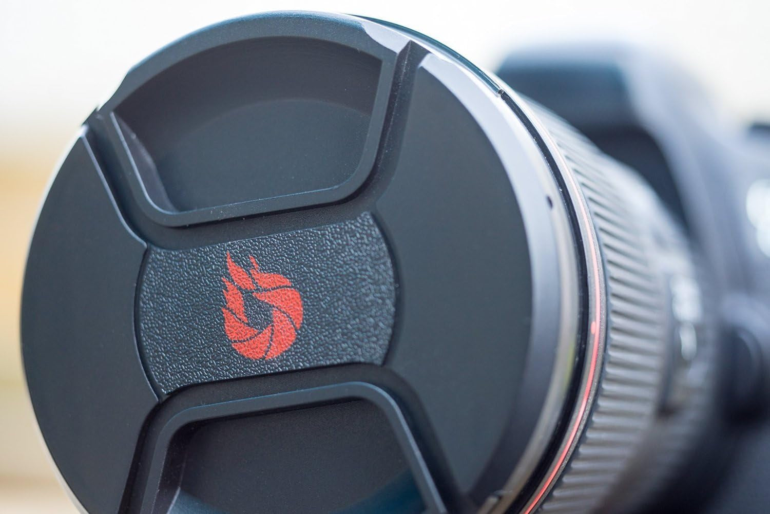 77mm Center-Pinch Lens Cap with Enhanced Spring Mechanism, Crafted from 100% Recycled Plastic