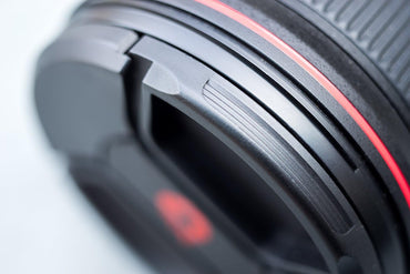 77mm Center-Pinch Lens Cap with Enhanced Spring Mechanism, Crafted from 100% Recycled Plastic